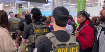 Delta suspends specialty services for members of Congress amid shutdown-driven TSA delays