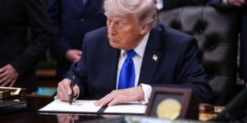 Trump signs executive order expanding access to retirement accounts
